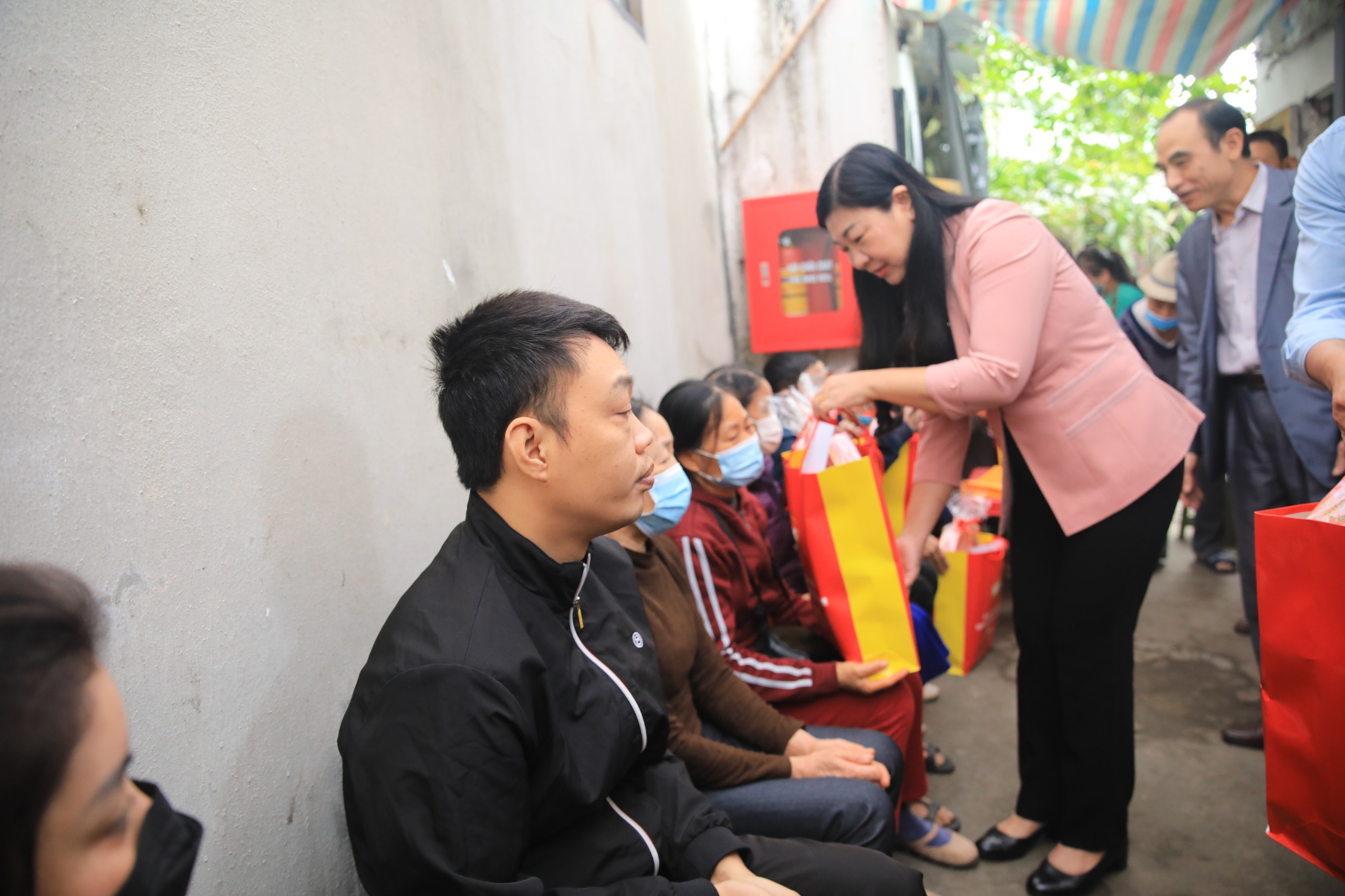 MTTQ TP Hà Nội mang Tết ấm đến với các bệnh nhân nghèo - ảnh 1
