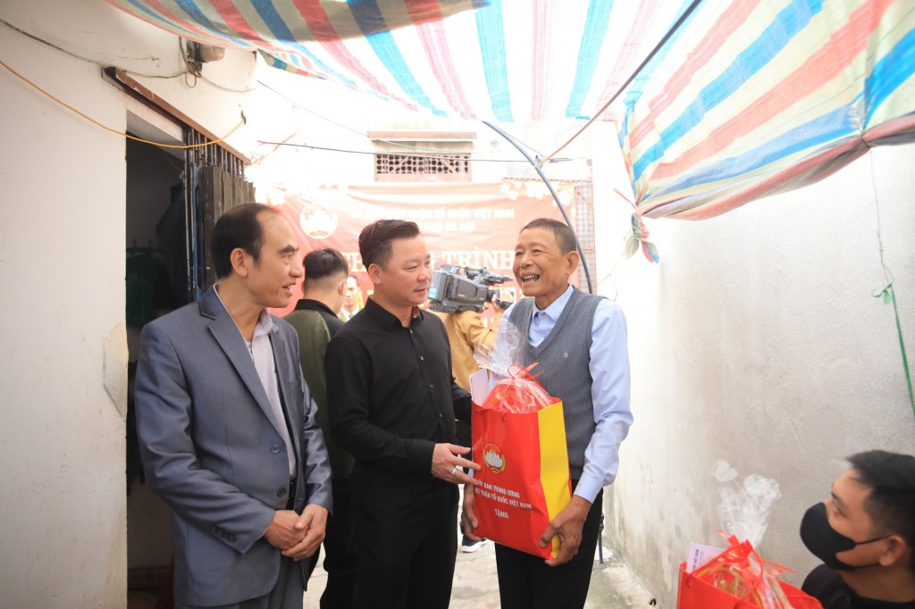 MTTQ TP Hà Nội mang Tết ấm đến với các bệnh nhân nghèo - ảnh 2