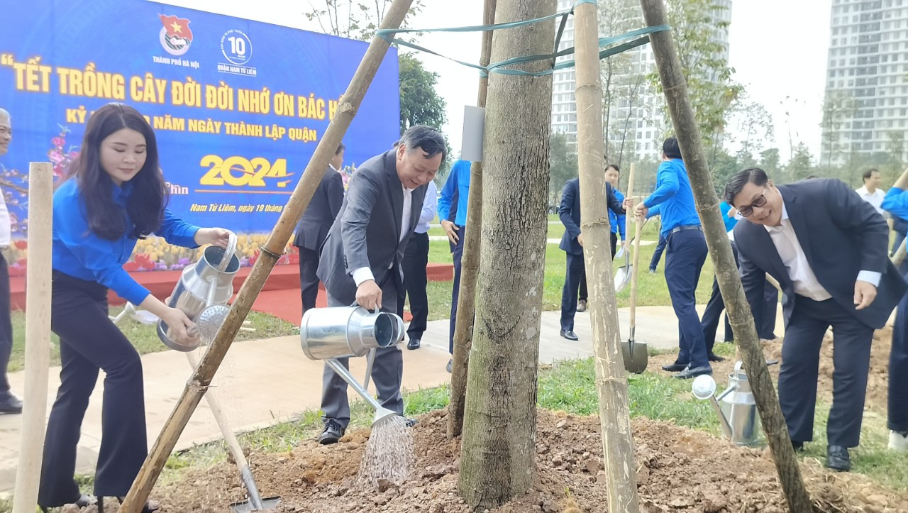 Thành đoàn Hà Nội tổ chức Tết trồng cây Xuân Giáp Thìn và ra quân Tháng Thanh niên năm 2024 - ảnh 1