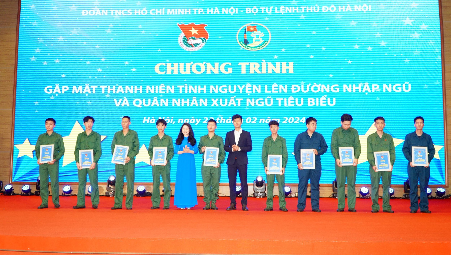 Hà Nội gặp mặt thanh niên tình nguyện lên đường nhập ngũ và quân nhân xuất ngũ tiêu biểu - ảnh 1