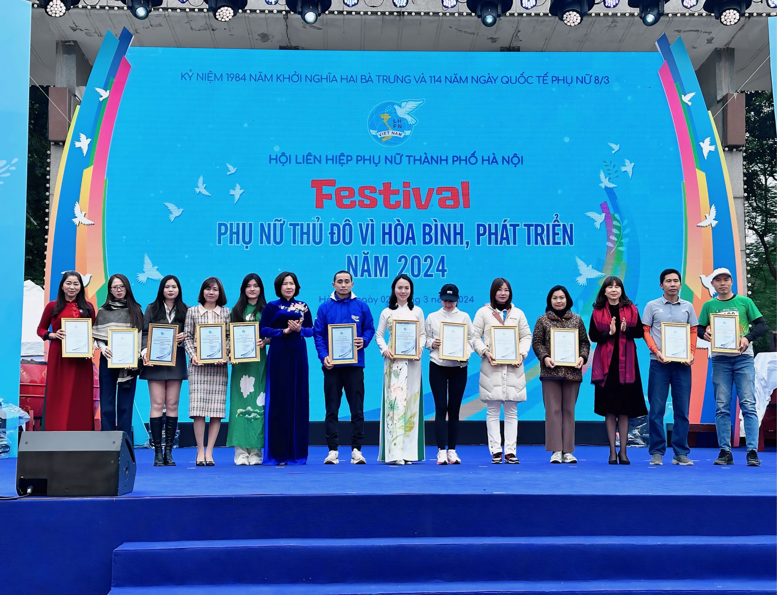 Sữa hạt đông trùng Bách Khang vinh dự được đồng hành cùng Giải đi bộ “Phụ nữ Thủ đô khỏe - đẹp” lần thứ I - ảnh 3