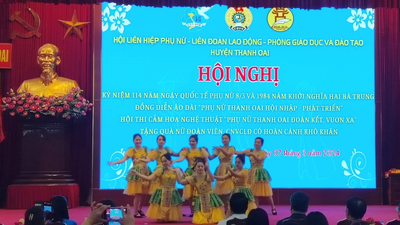 Phụ nữ Thanh Oai hội nhập, phát triển, vươn xa - ảnh 1