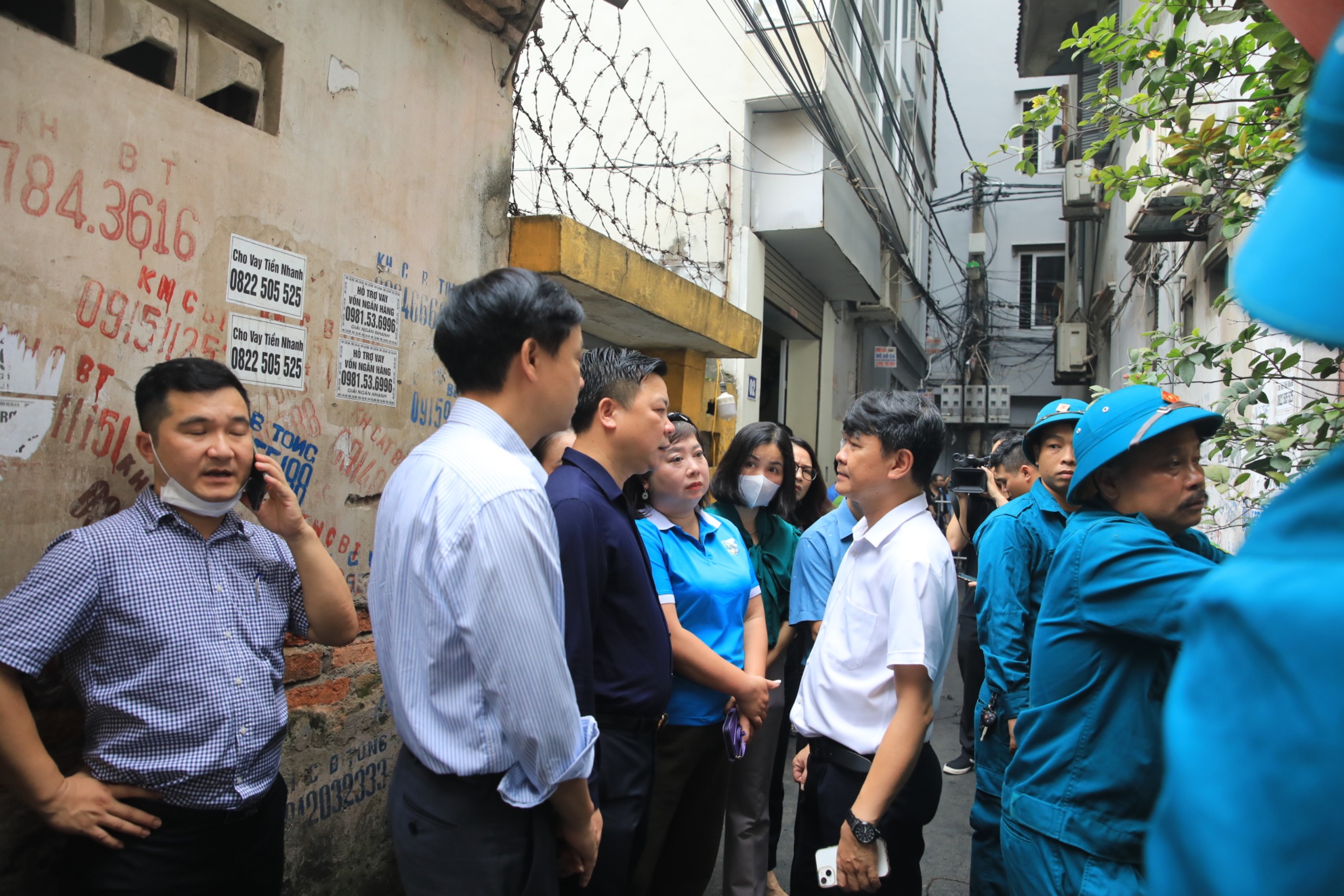 Lãnh đạo Chính phủ và TP Hà Nội trực tiếp kiểm tra, chỉ đạo tại hiện trường vụ cháy tại Cầu Giấy - ảnh 3