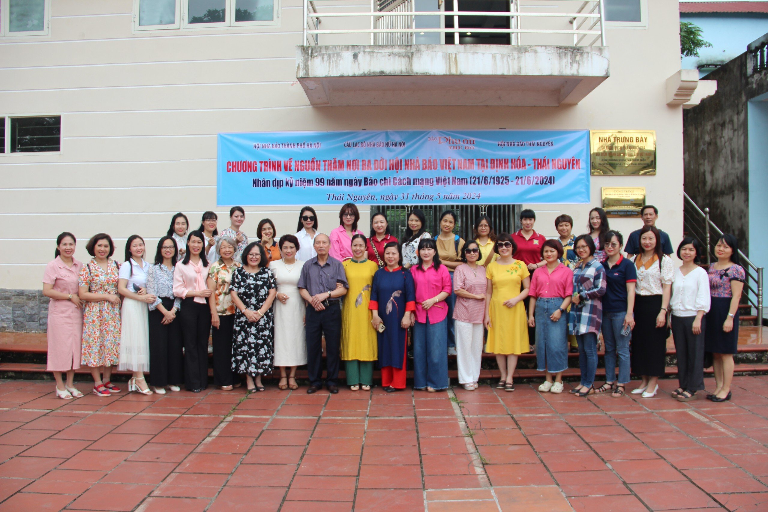 Báo chí Thủ đô thăm nơi ra đời Hội Nhà báo Việt Nam tại Định Hóa - Thái Nguyên - ảnh 9