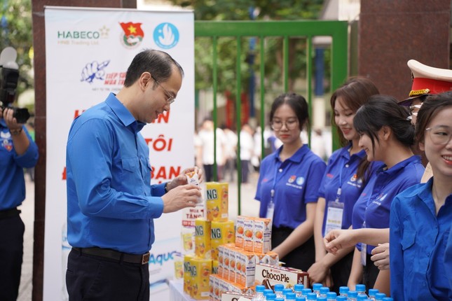 Huy động xã hội hóa hơn 5 tỷ đồng để tiếp sức mùa thi lần 2 - ảnh 2