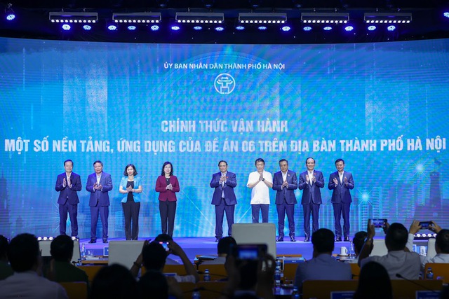 Thủ tướng Chính phủ dự lễ công bố vận hành một số ứng dụng, nền tảng của Đề án 06 trên địa bàn TP. Hà Nội - ảnh 4