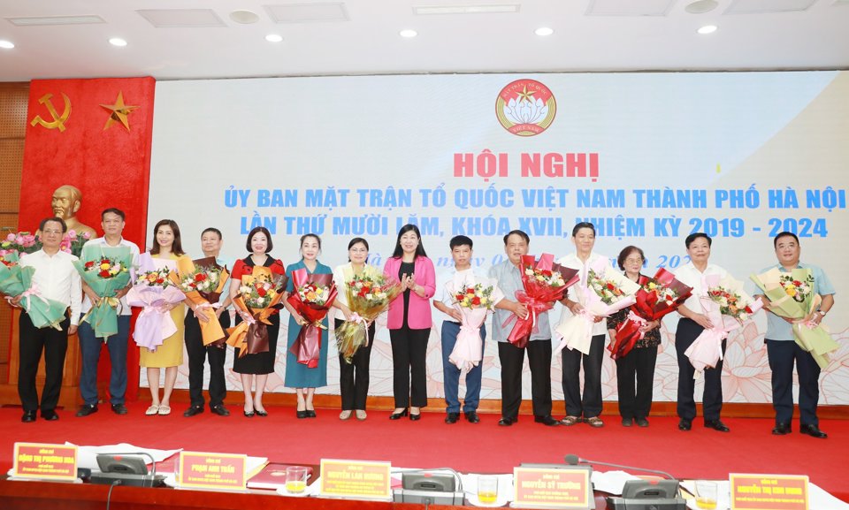 Hoàn thành việc xây nhà Đại đoàn kết cho hộ nghèo chào mừng Đại hội MTTQ Việt Nam thành phố lần thứ XVIII - ảnh 2