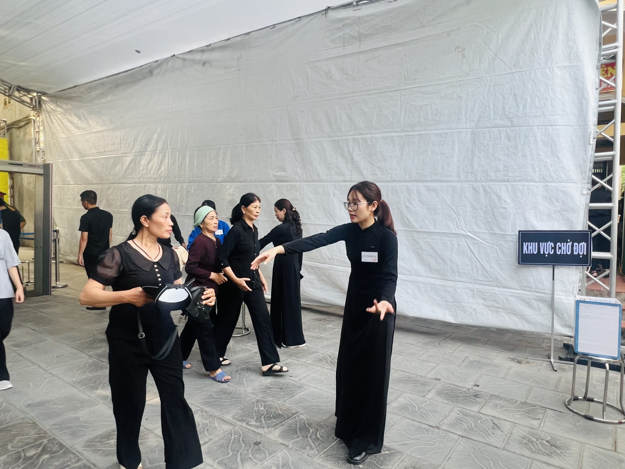 Hội LHPN huyện Đông Anh tích cực hỗ trợ Ban tổ chức lễ tang Tổng Bí thư Nguyễn Phú Trọng - ảnh 3
