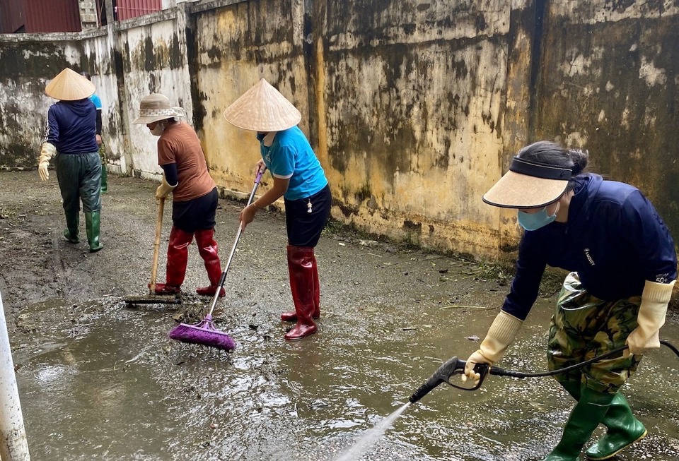 Hà Nội: Ngập lụt chấm dứt, người dân dần ổn định cuộc sống - ảnh 1