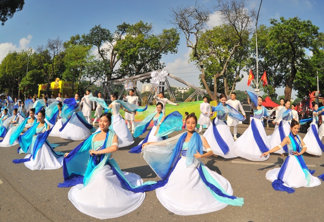 Gần 10.000 người tham gia “Ngày hội Văn hóa vì hòa bình” - ảnh 1