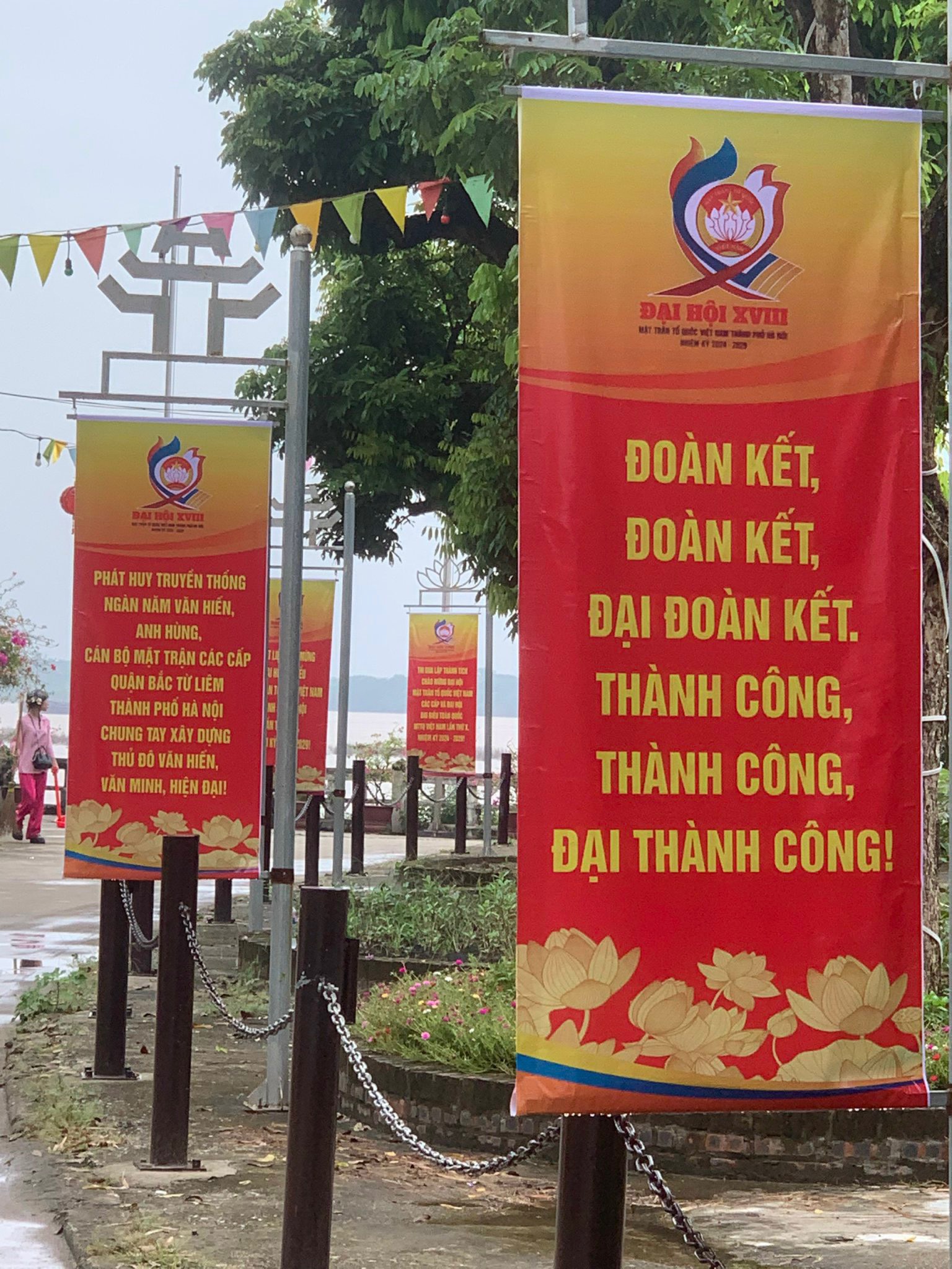 Hà Nội: Tưng bừng băng rôn, baner chào mừng Đại hội đại biểu MTTQ Việt Nam TP Hà Nội lần thứ XVIII - ảnh 3