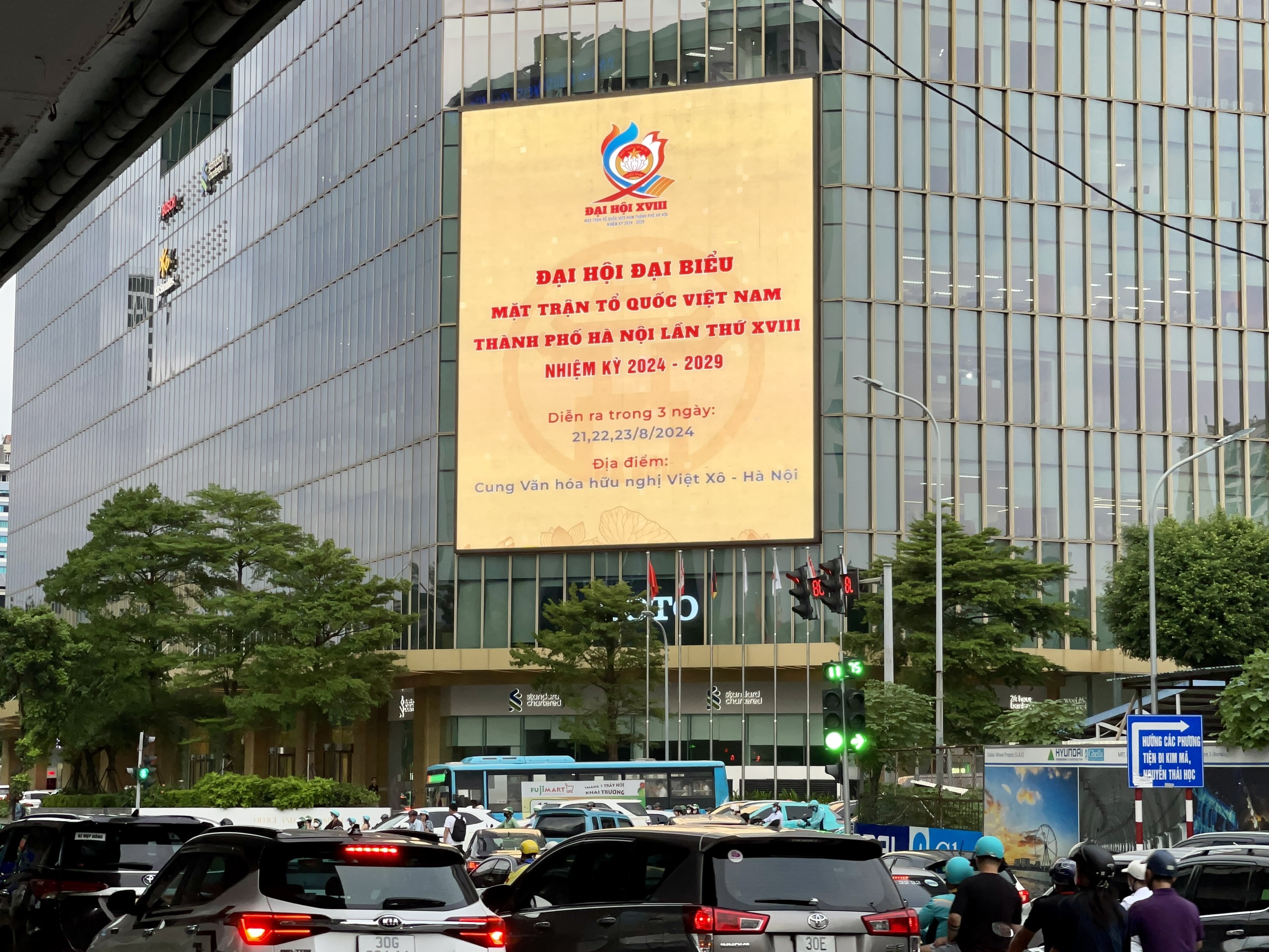 Hà Nội: Tưng bừng băng rôn, baner chào mừng Đại hội đại biểu MTTQ Việt Nam TP Hà Nội lần thứ XVIII - ảnh 5