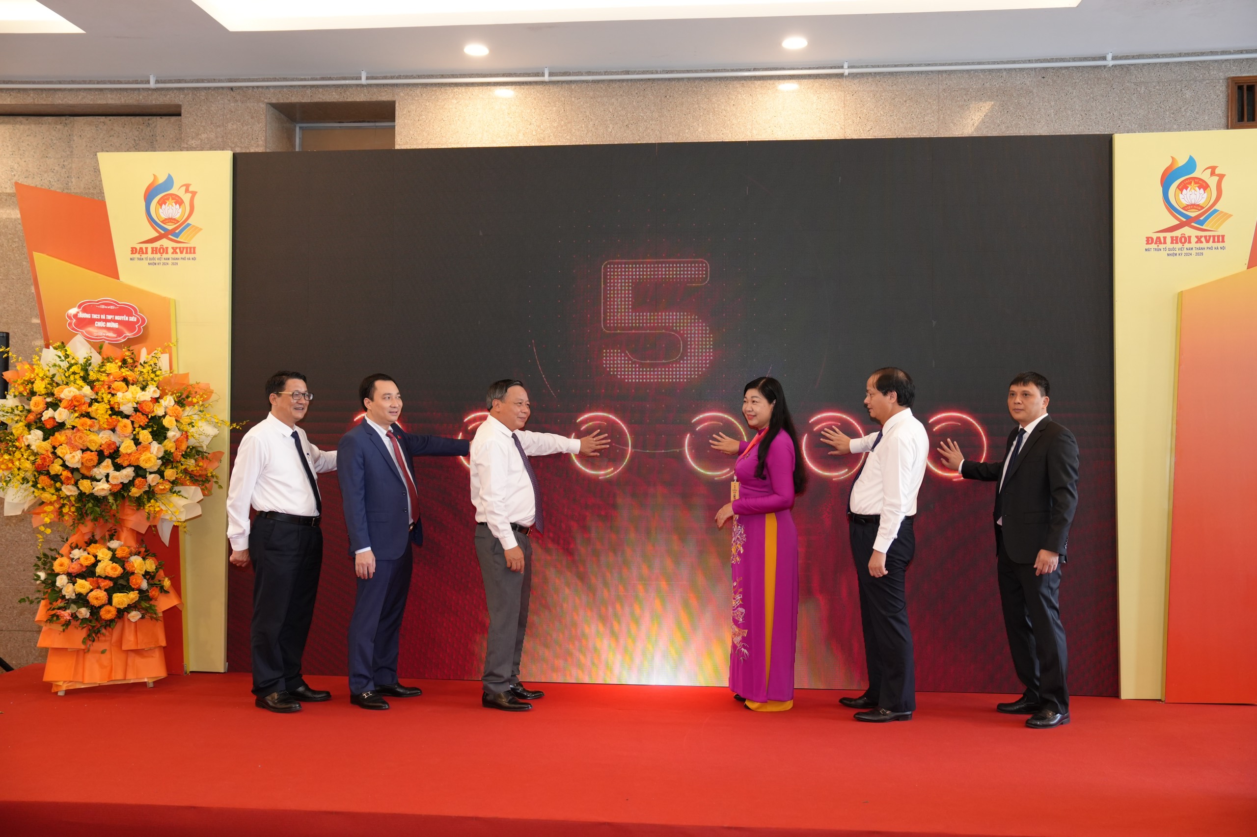 Đại hội Đại biểu MTTQ Việt Nam thành phố Hà Nội lần thứ XVIII khai mạc triển lãm ảnh “Dấu ấn nhiệm kỳ” - ảnh 1