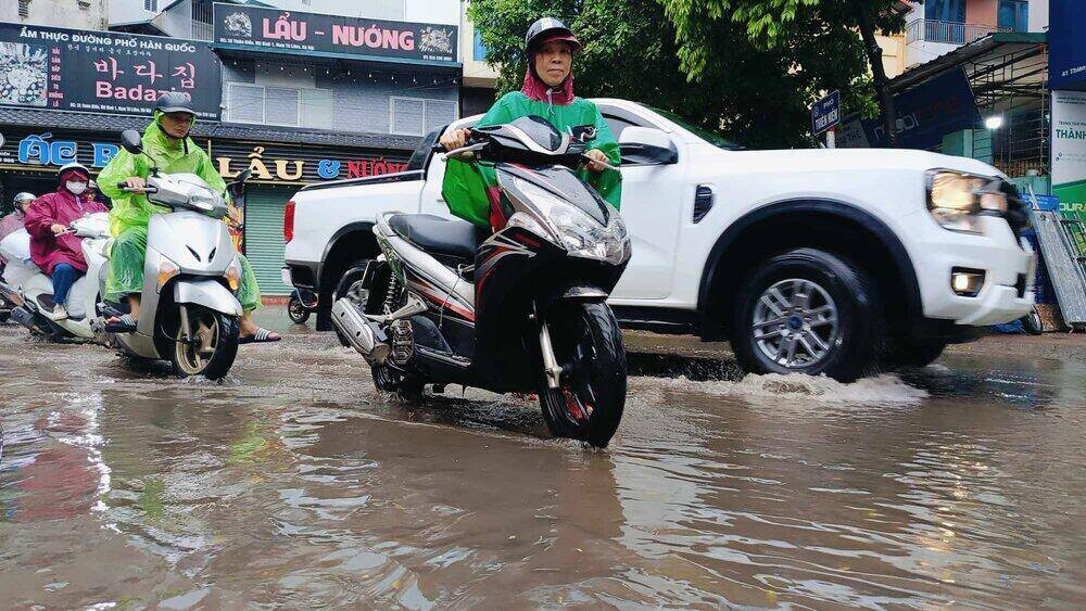 Hội LHPN Thành phố chỉ đạo Hội LHPN các quận, huyện, thị xã chủ động ứng phó với bão số 3 - ảnh 2