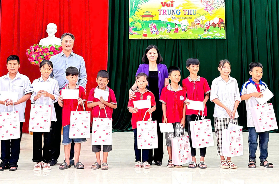 Phó Bí thư Thường trực Thành ủy Hà Nội Nguyễn Thị Tuyến kiểm tra công tác phòng, chống bão lụt - ảnh 2