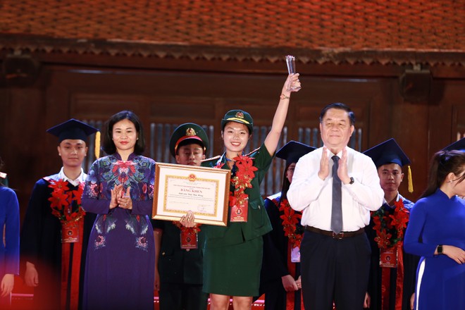 Hà Nội tuyên dương 100 thủ khoa xuất sắc chào mừng 70 năm ngày Giải phóng Thủ đô - ảnh 1
