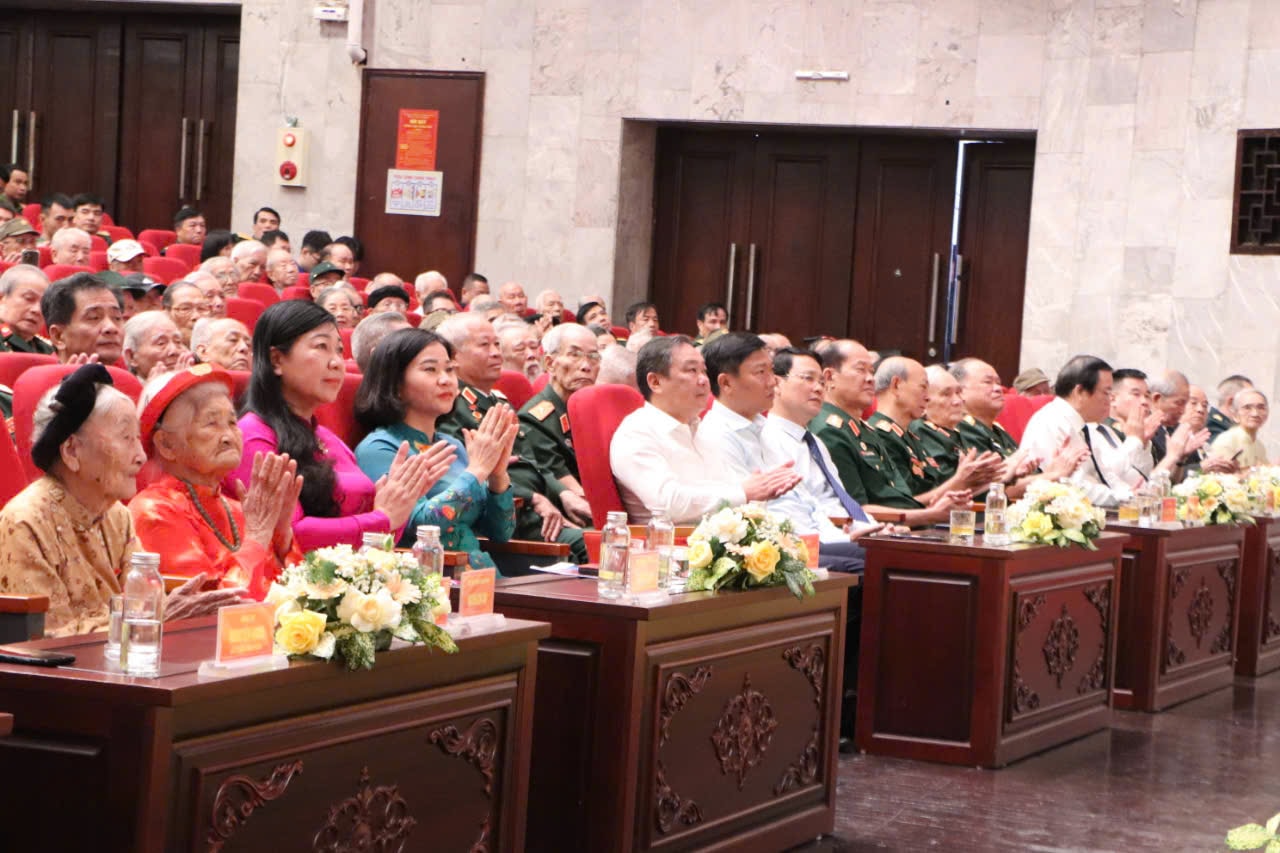 Hà Nội gặp mặt tri ân người có công trực tiếp tham gia Giải phóng Thủ đô - ảnh 3