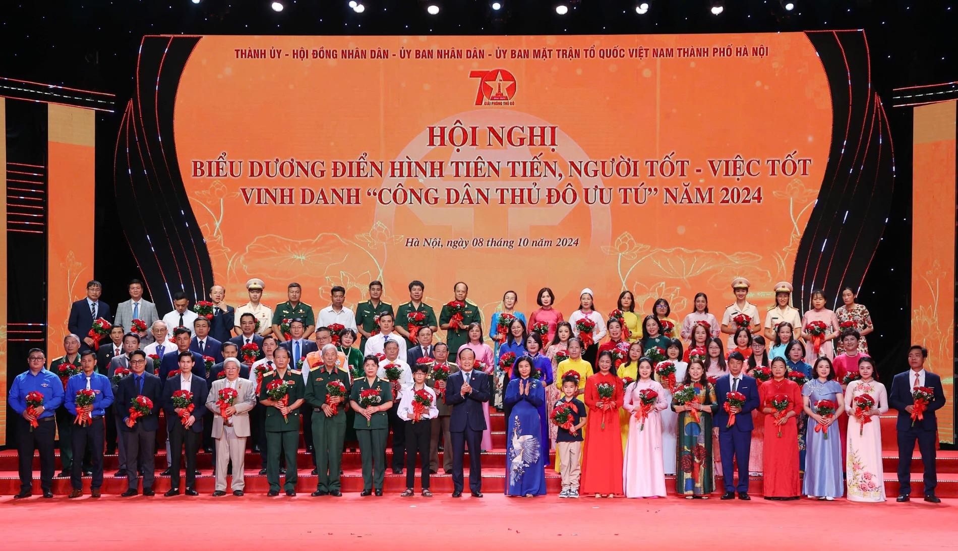Vinh danh 10 “Công dân Thủ đô ưu tú” và 70 cá nhân “Người tốt, việc tốt” - ảnh 7