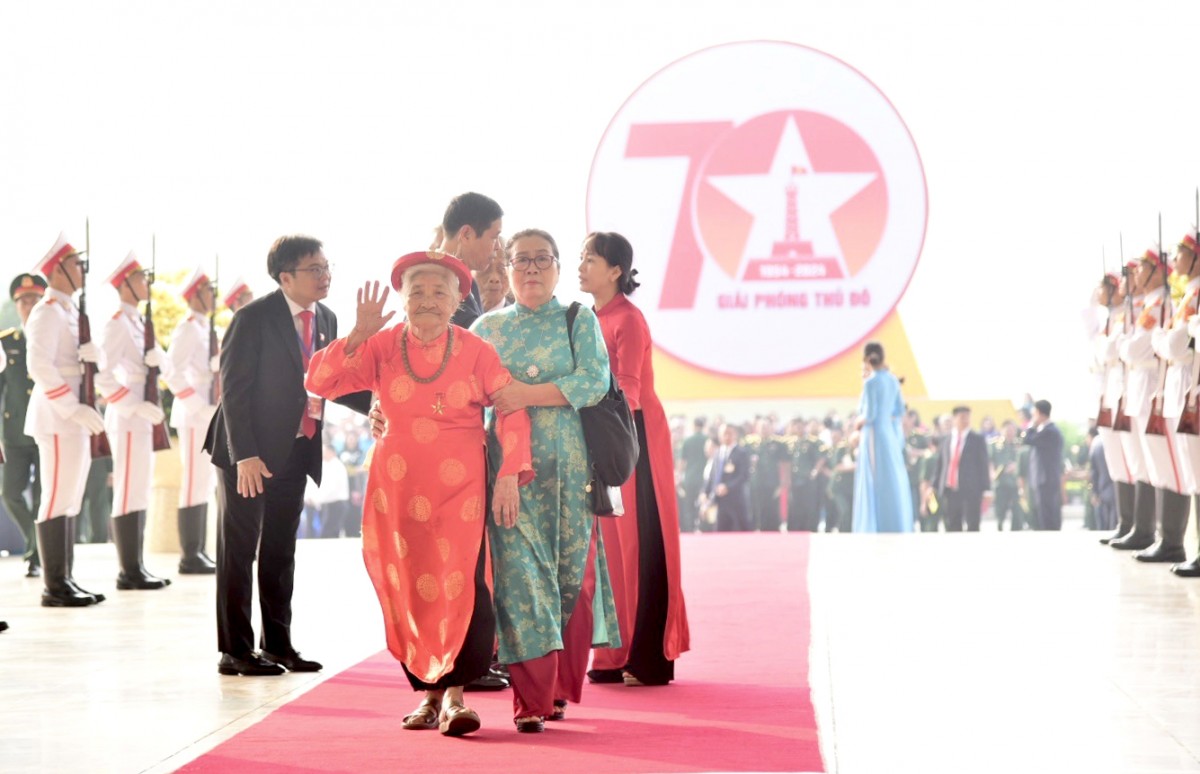  Tổng Bí thư, Chủ tịch nước Tô Lâm dự Lễ kỷ niệm cấp quốc gia kỷ niệm 70 năm ngày Giải phóng Thủ đô - ảnh 2