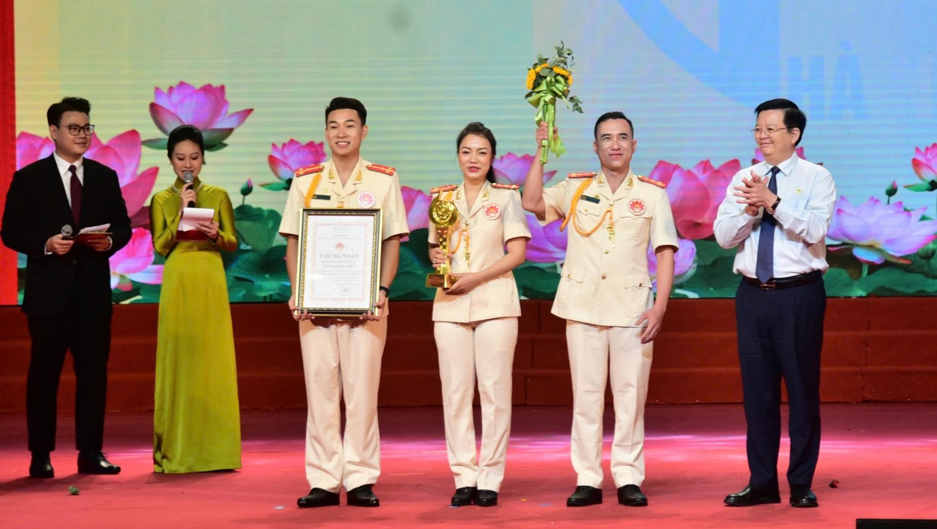Khuyến khích tinh thần nhiệt tình và sự sáng tạo của đội ngũ cán bộ làm công tác dân vận của Đảng bộ Thủ đô - ảnh 13