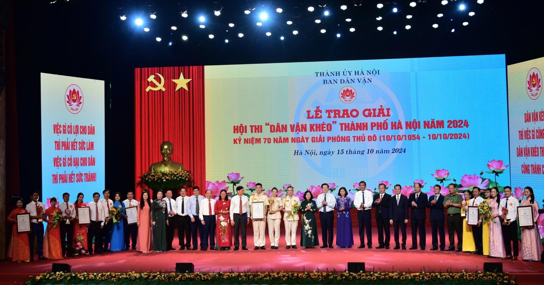 Khuyến khích tinh thần nhiệt tình và sự sáng tạo của đội ngũ cán bộ làm công tác dân vận của Đảng bộ Thủ đô - ảnh 11