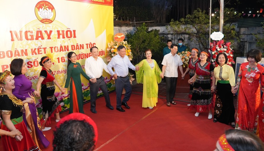 Phát huy tinh thần năng động, sáng tạo, truyền thống đoàn kết xây dựng Thủ đô và đất nước ngày càng giàu đẹp, văn minh - ảnh 3