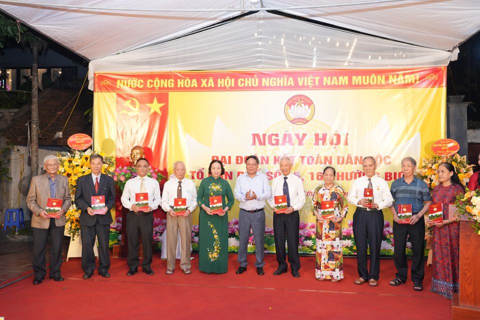 Phát huy tinh thần năng động, sáng tạo, truyền thống đoàn kết xây dựng Thủ đô và đất nước ngày càng giàu đẹp, văn minh - ảnh 4