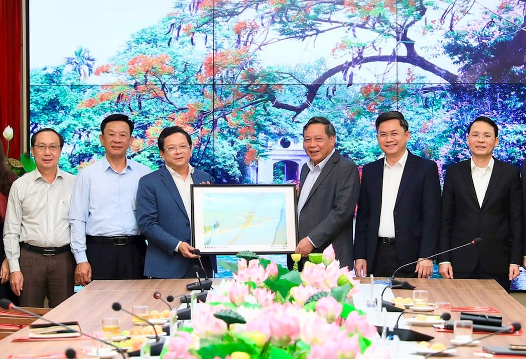 Hà Nội sẵn sàng chia sẻ với tỉnh Cà Mau về cách làm công tác chuyển đổi số trong Đảng - ảnh 1