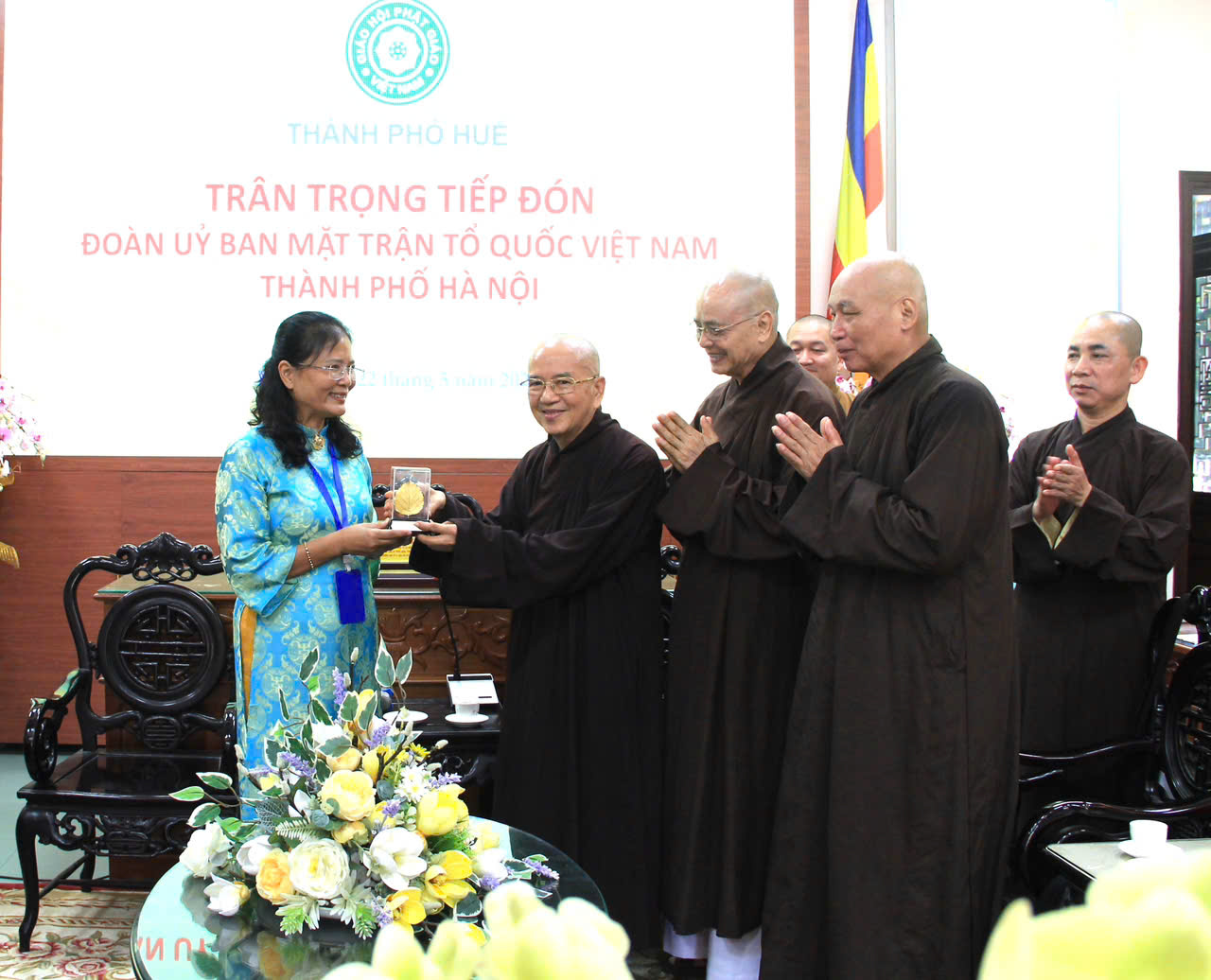 Đoàn Mặt trận Tổ quốc thành phố Hà Nội thăm các tổ chức tôn giáo tại thành phố Huế - ảnh 2