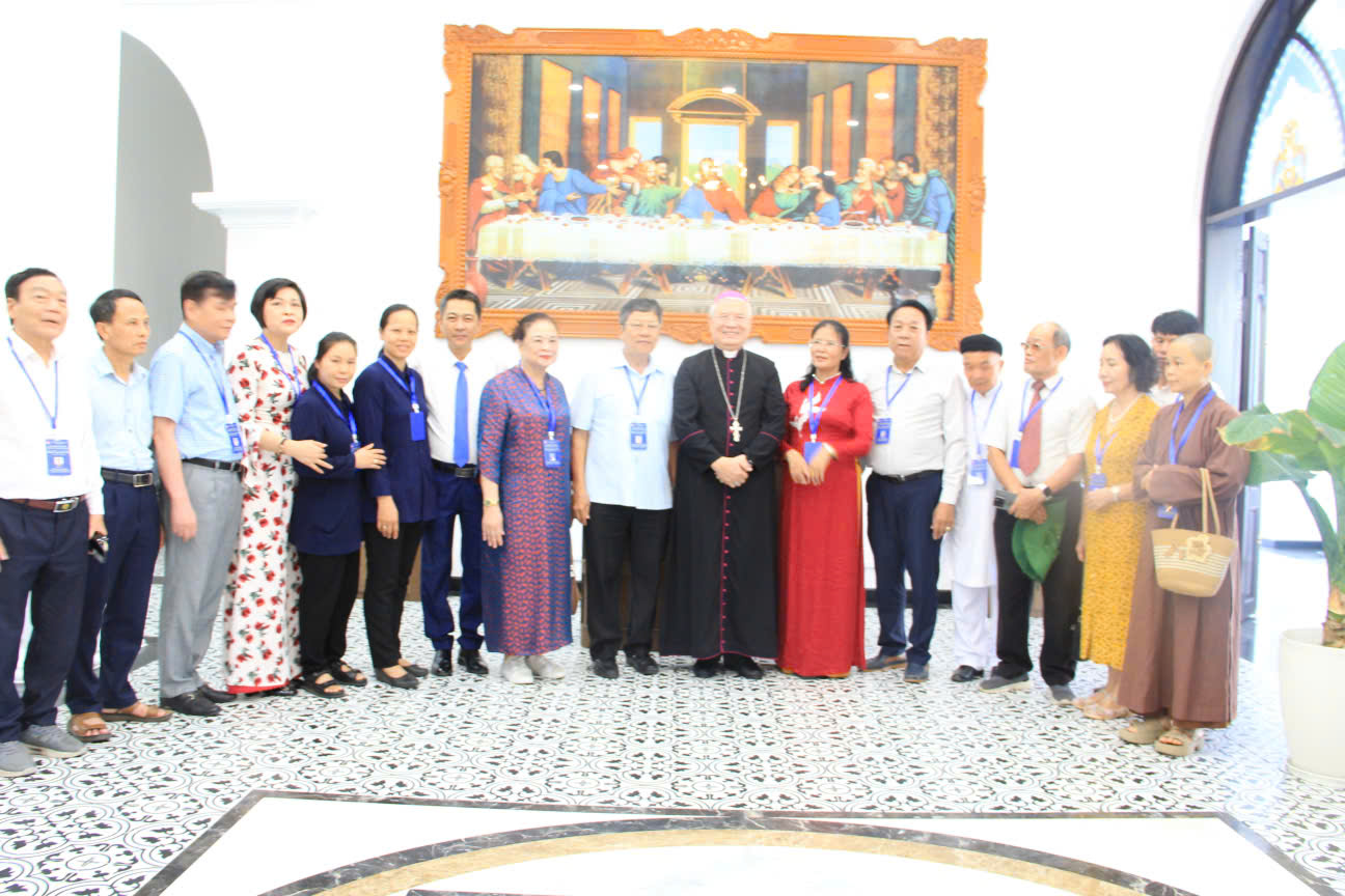 Đoàn Mặt trận Tổ quốc thành phố Hà Nội thăm các tổ chức tôn giáo tại thành phố Huế - ảnh 1