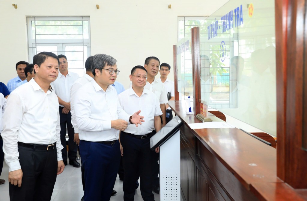Lãnh đạo UBND TP Hà Nội kiểm tra vận hành chính quyền 2 cấp tại Mê Linh - ảnh 1