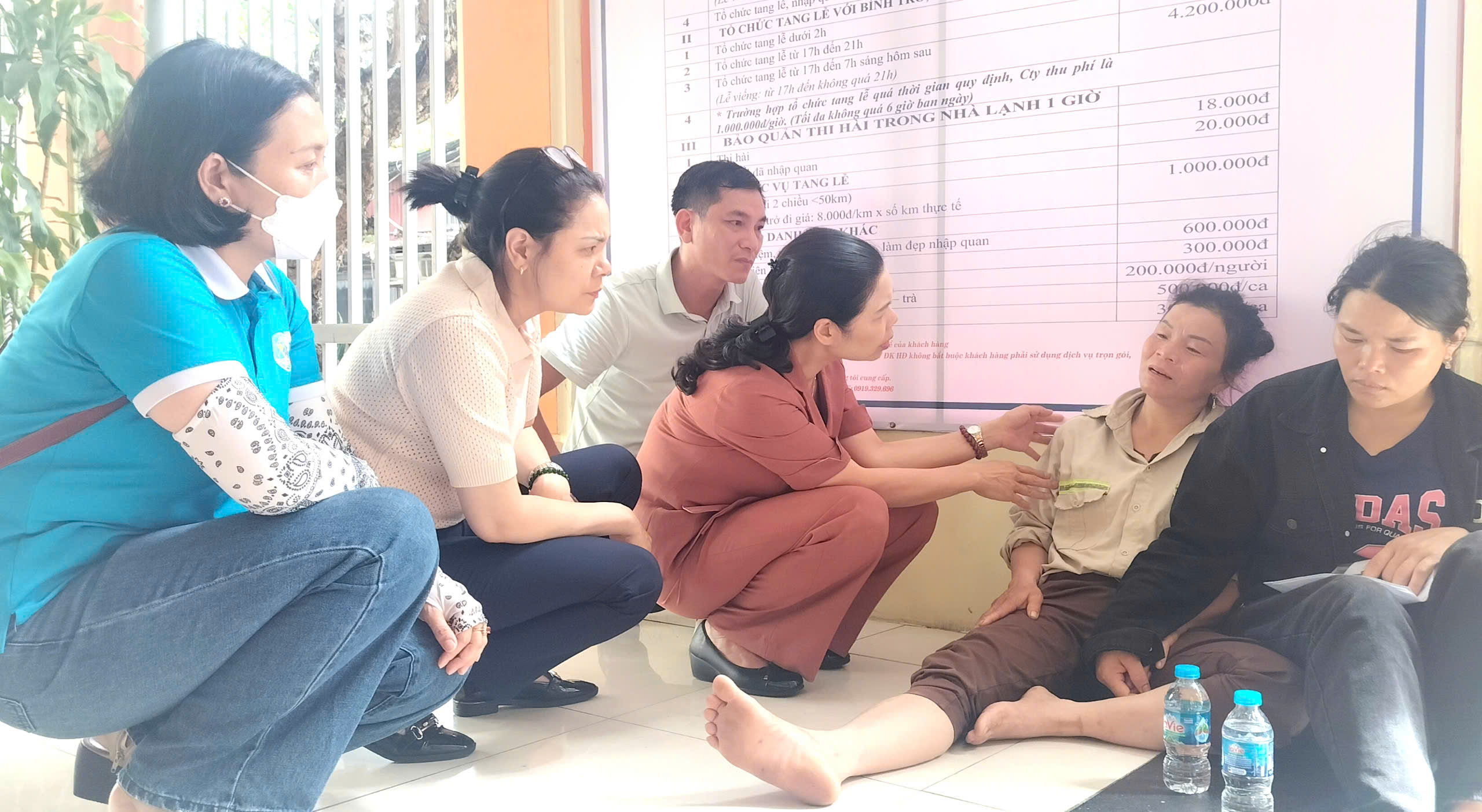 Phó Chủ tịch Ủy ban MTTQ Việt Nam Thành phố động viên, thăm hỏi thân nhân vụ cháy 2 người tử vong ở Hà Đông - ảnh 1