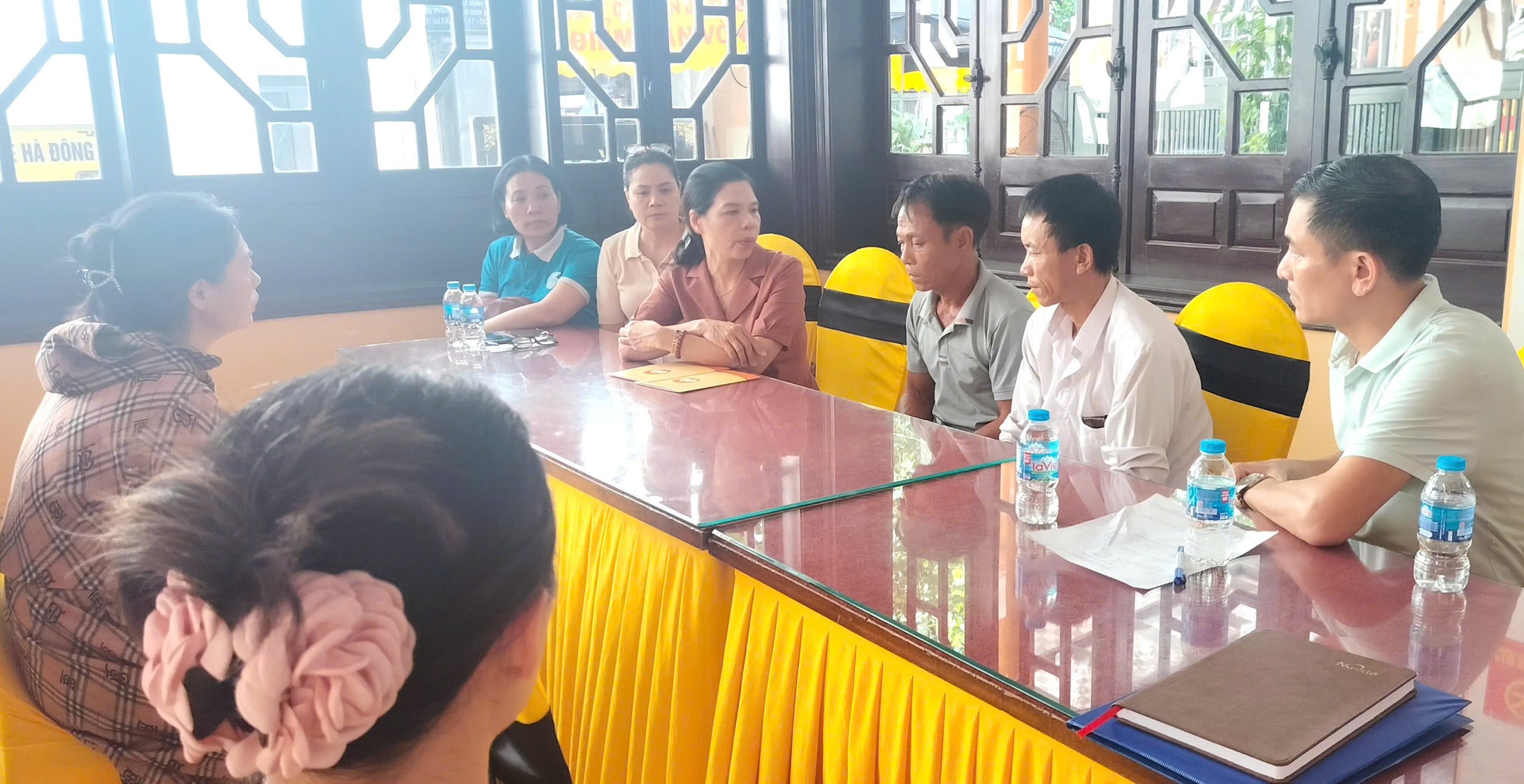 Phó Chủ tịch Ủy ban MTTQ Việt Nam Thành phố động viên, thăm hỏi thân nhân vụ cháy 2 người tử vong ở Hà Đông - ảnh 3