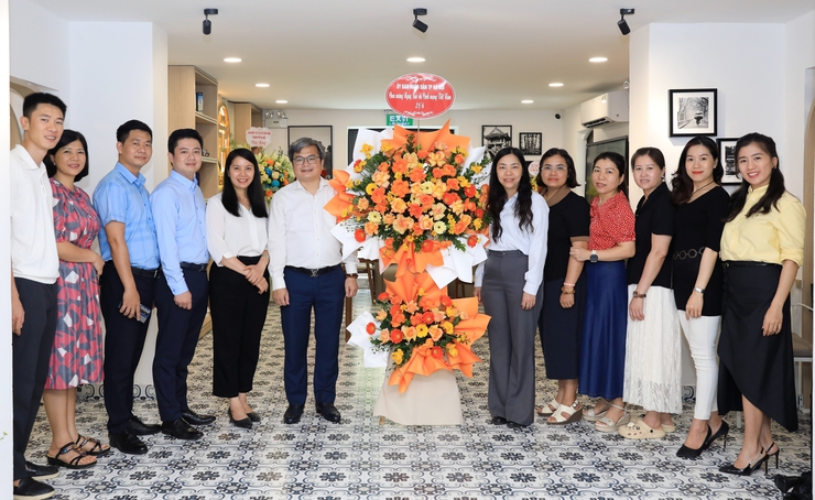 Phó Chủ tịch UBND Thành phố Trương Việt Dũng chúc mừng Trung tâm Truyền thông, Dữ liệu và Công nghệ số - ảnh 1