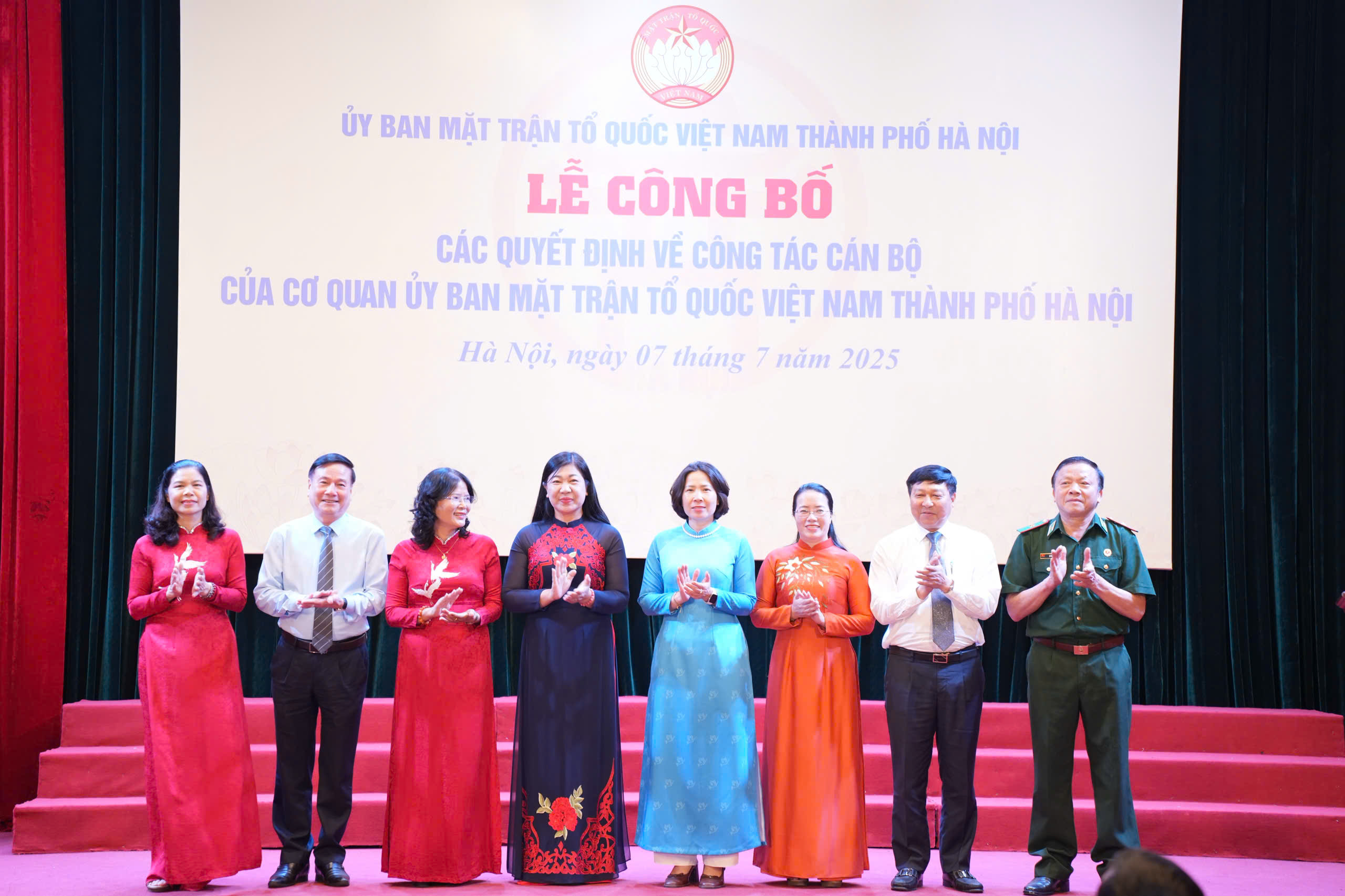 Hà Nội: Công bố các quyết định về công tác cán bộ của cơ quan Ủy ban MTTQ Việt Nam thành phố Hà Nội - ảnh 2