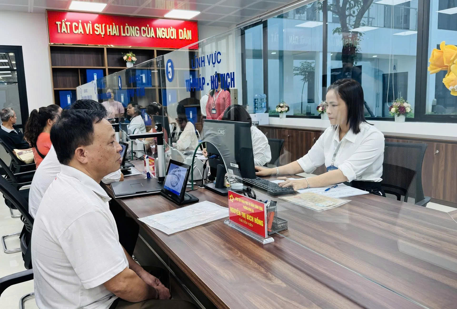 Người dân Hà Nội đánh giá cao mô hình chính quyền 2 cấp - ảnh 2