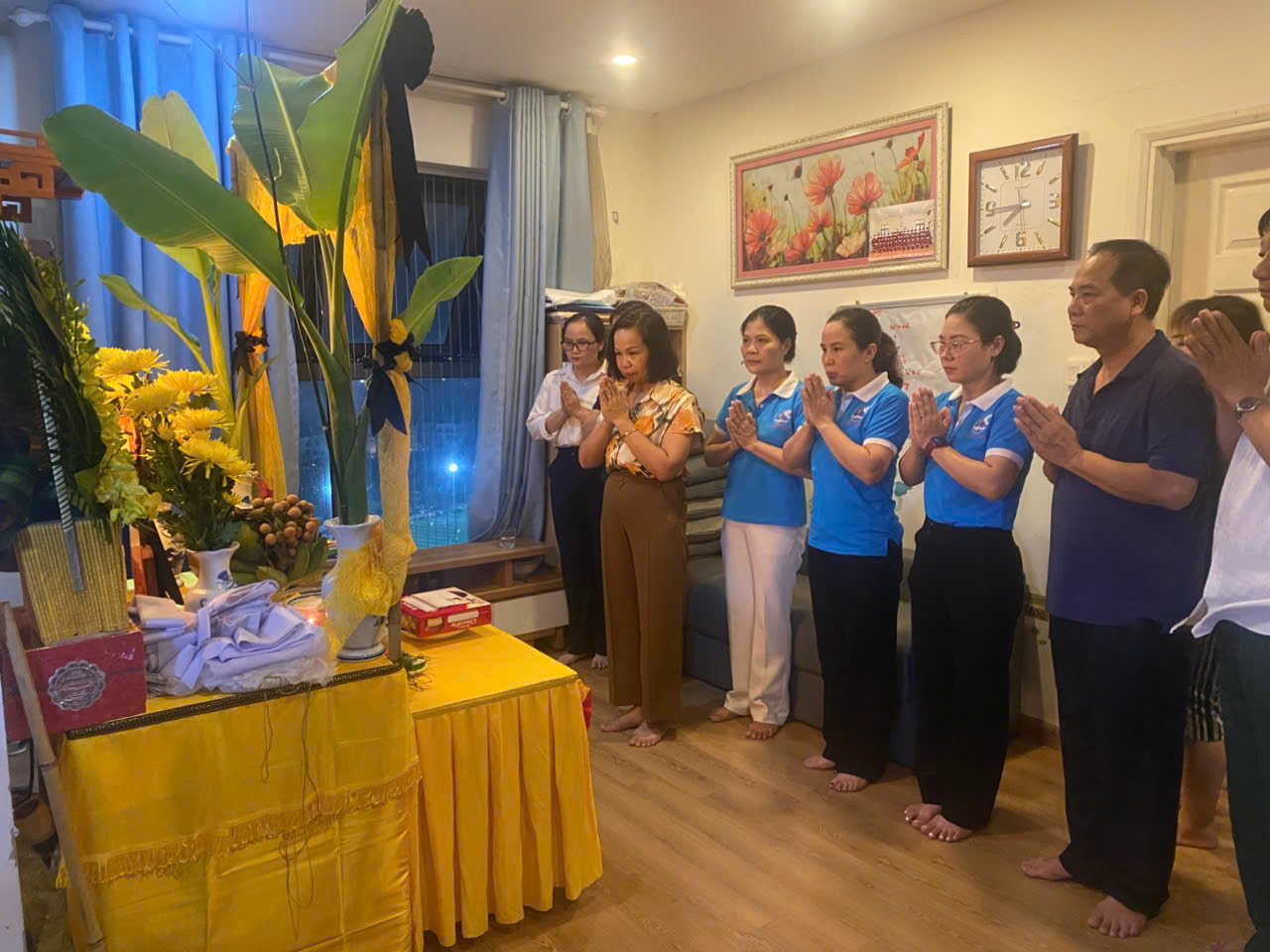Ủy ban MTTQ Việt Nam phường Dương Nội thăm, tặng quà các nạn nhân bị tai nạn giao thông trên địa bàn - ảnh 2