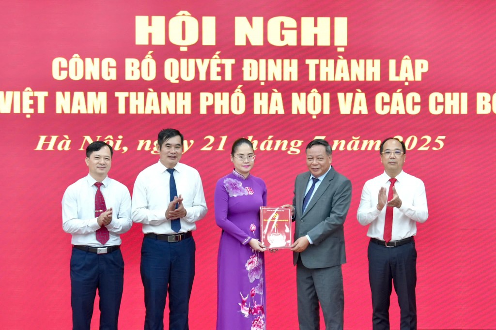 Đảng bộ MTTQ Việt Nam TP Hà Nội thành lập, gồm 36 chi bộ với 679 đảng viên - ảnh 2