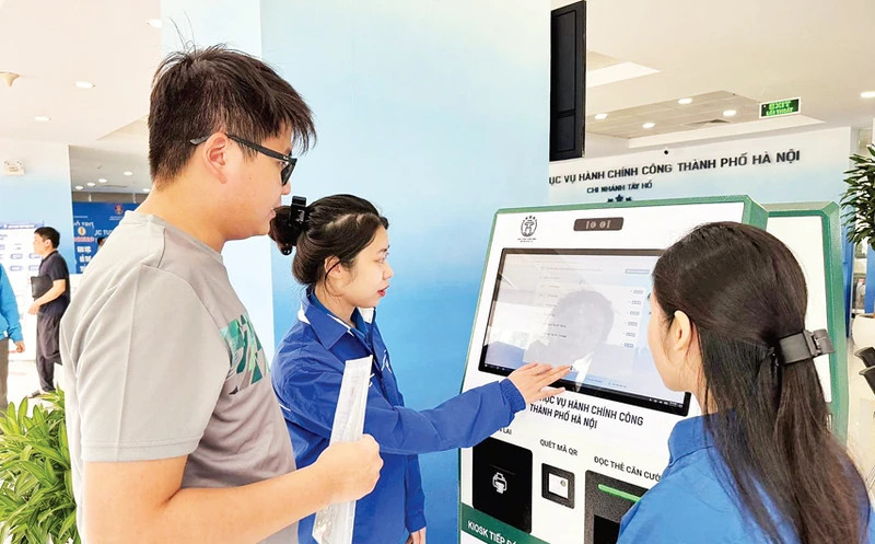Hà Nội hướng dẫn người dân lấy số thứ tự trực tuyến trên ứng dụng iHanoi - ảnh 1
