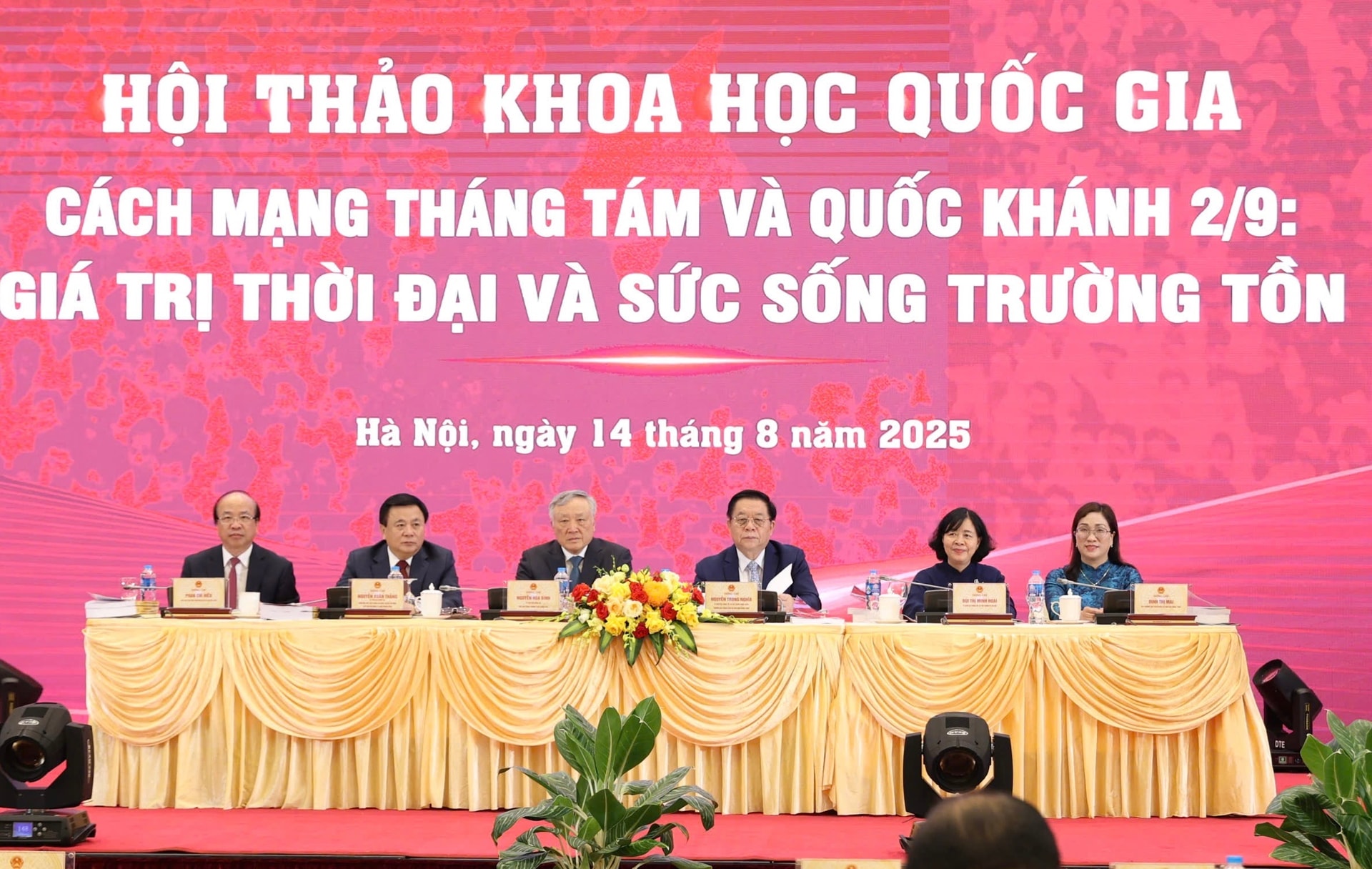 Các tham luận phản ánh khá toàn diện, đầy đủ và sâu sắc về các chặng đường phát triển của cách mạng Việt Nam 80 năm qua - ảnh 1