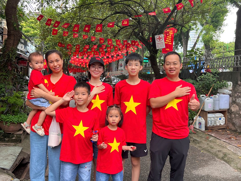 Dòng người háo hức chờ xem tổng hợp luyện diễu binh, diễu hành - ảnh 3
