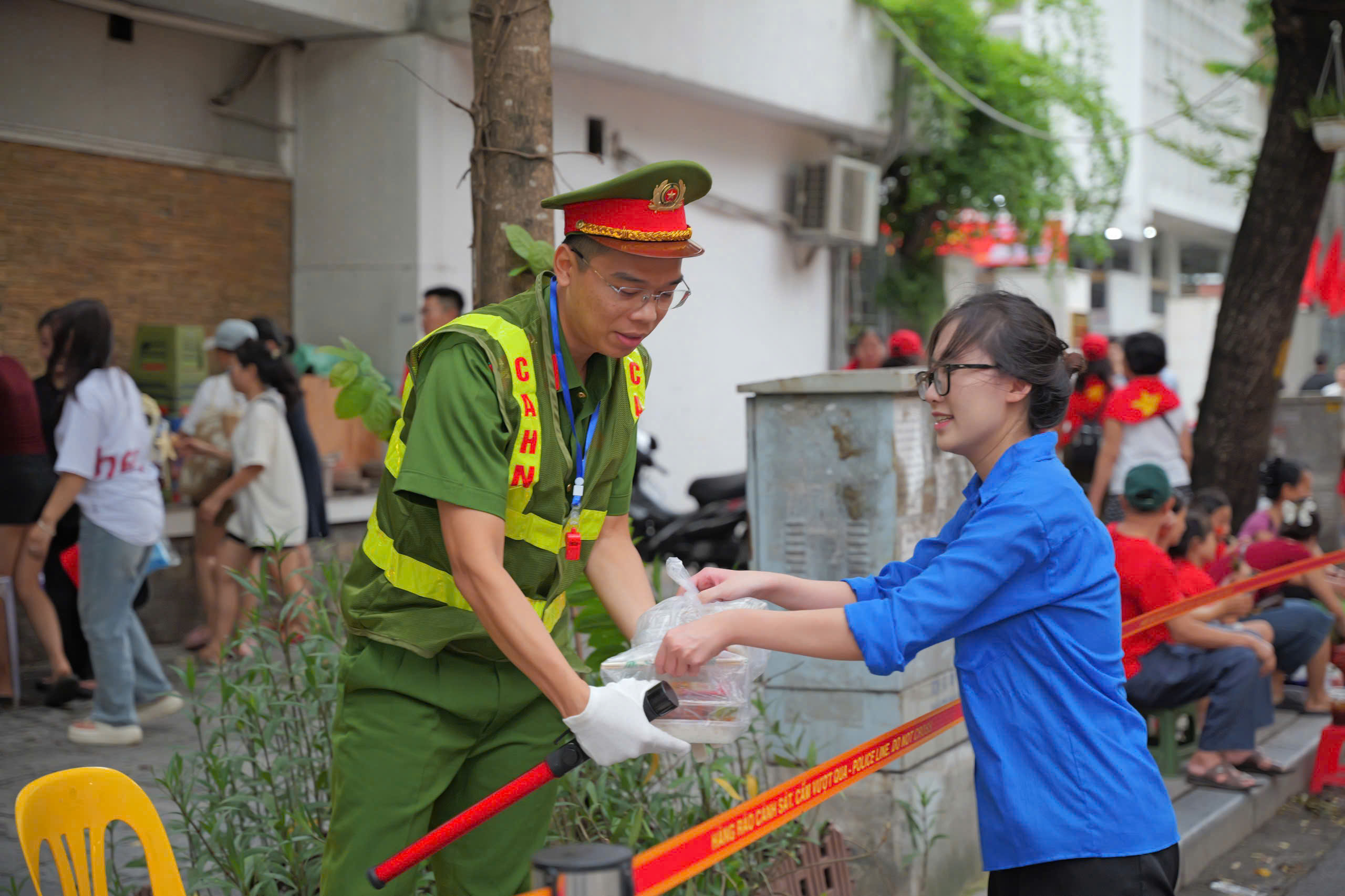 Những hình ảnh đẹp của 8.800 thanh niên Thủ đô trước giờ tổng hợp luyện diễu binh, diễu hành - ảnh 1