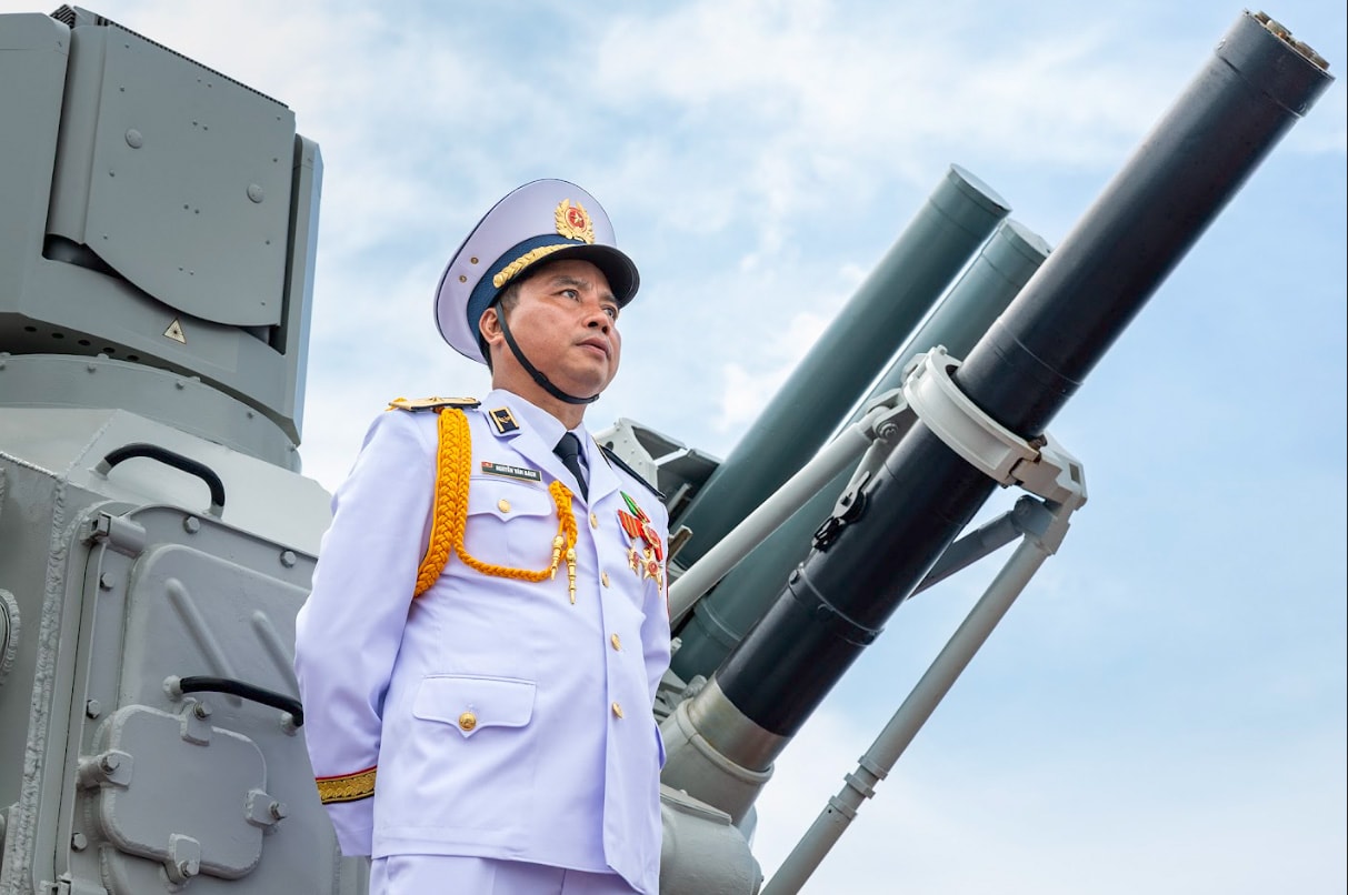 Mãn nhãn với đội hình diễu binh trên biển Cam Ranh - ảnh 1
