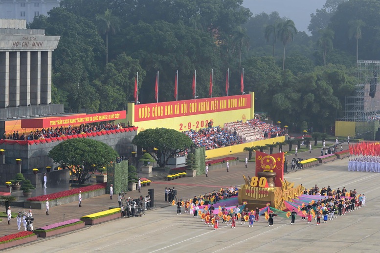 Đội hình diễu binh, diễu hành tái hiện và khẳng định tầm vóc vĩ đại, giá trị to lớn của Cách mạng tháng Tám - ảnh 3