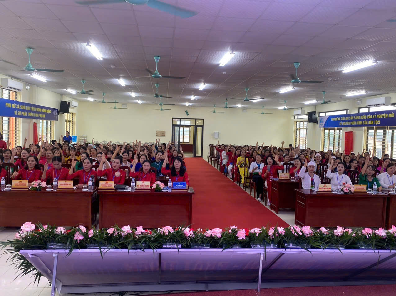 Cán bộ, hội viên phụ nữ xã Suối Hai quyết tâm phấn đấu thực hiện thắng lợi mục tiêu, nhiệm vụ nhiệm kỳ 2025- 2030 - ảnh 2