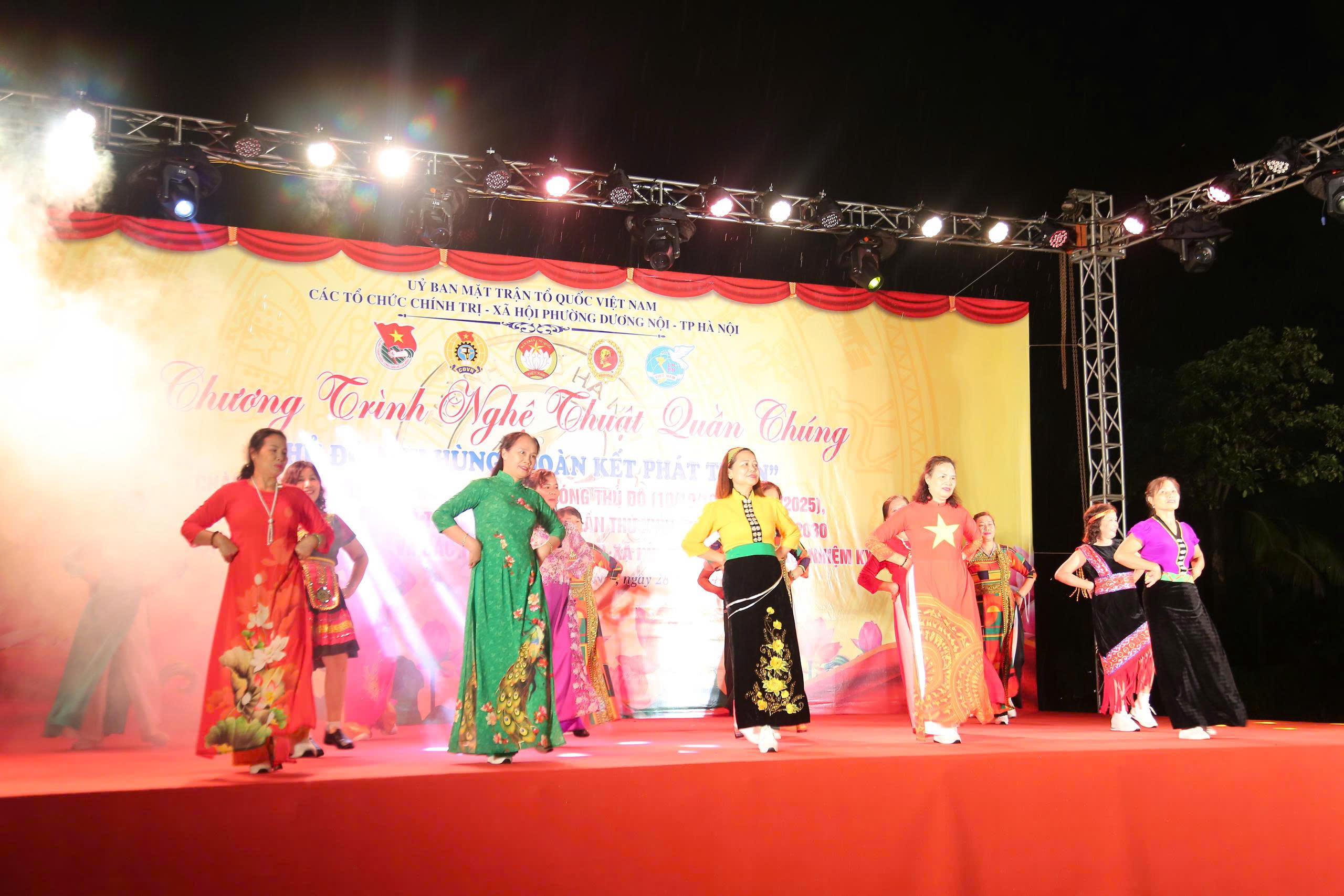 Phường Dương Nội tổ chức liên hoan nghệ thuật “Thủ đô anh hùng – Đoàn kết phát triển” - ảnh 3