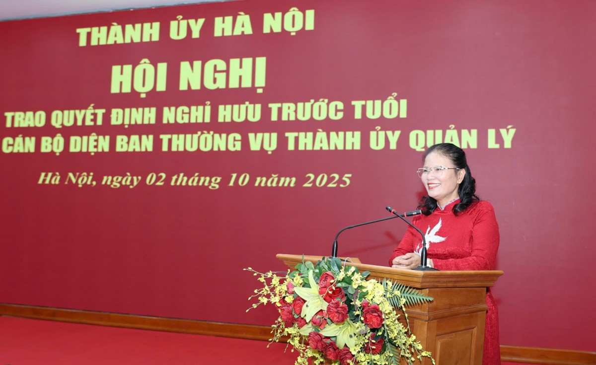 Hà Nội trao Quyết định nghỉ hưu trước tuổi đối với cán bộ diện Ban Thường vụ Thành ủy quản lý - ảnh 4