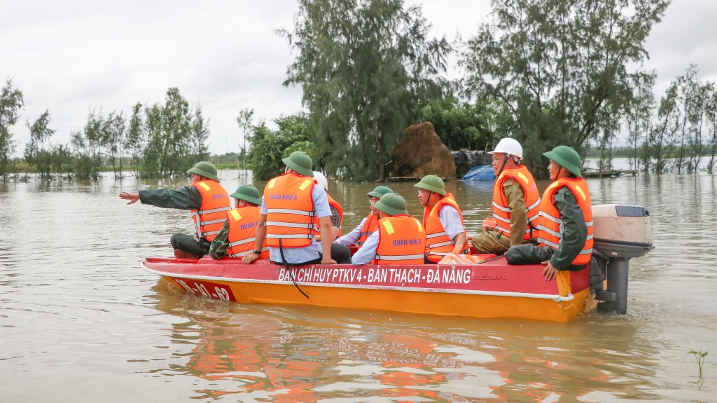 Hà Nội hỗ trợ Huế, Đà Nẵng, Quảng Ngãi 30 tỷ đồng khắc phục hậu quả mưa lũ - ảnh 1