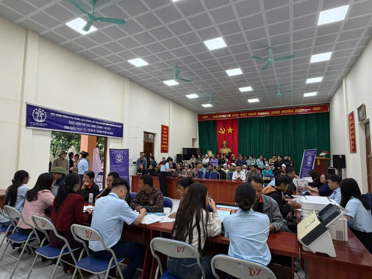 "Dịch vụ công lưu động" hỗ trợ các xã vùng sâu, thúc đẩy chuyển đổi số cơ sở - ảnh 2