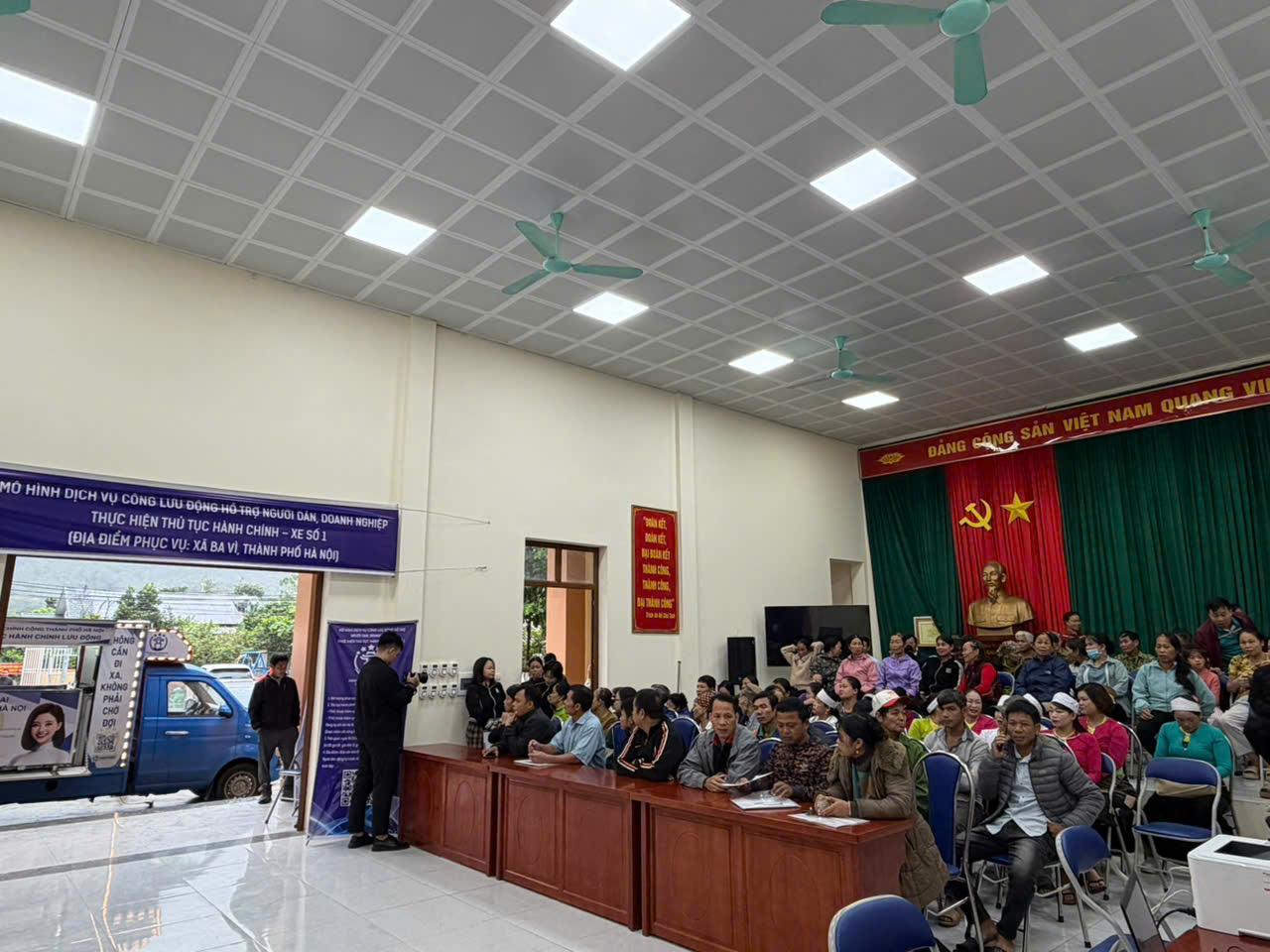 "Dịch vụ công lưu động" hỗ trợ các xã vùng sâu, thúc đẩy chuyển đổi số cơ sở - ảnh 3